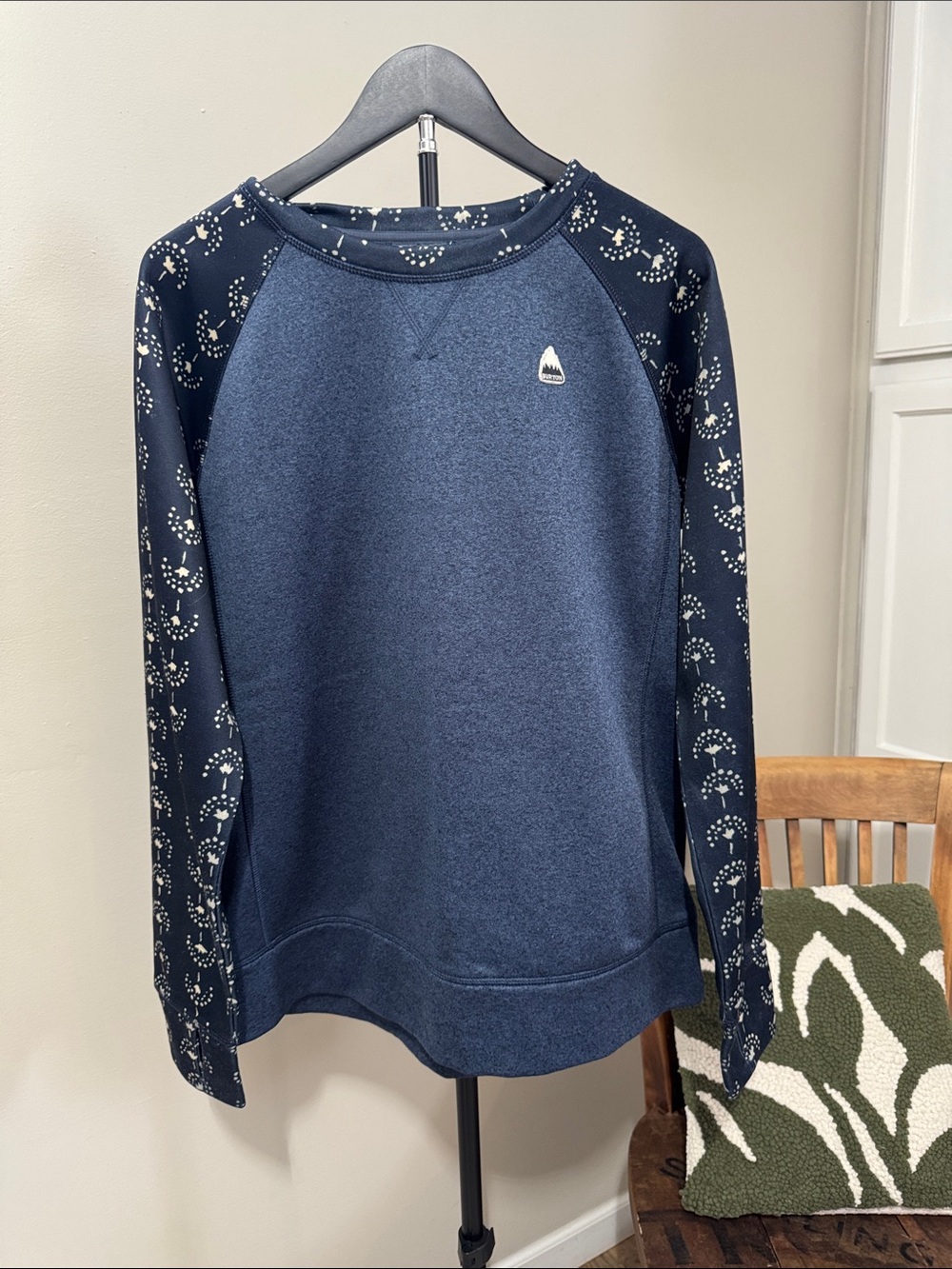 Burton Oak Crew Fleece Sweatshirt Navy Floral Raglan Sleeves L